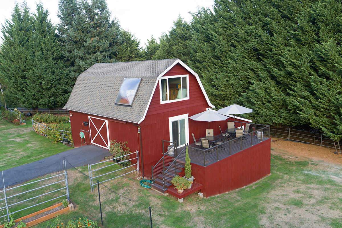 barnello winery red barn